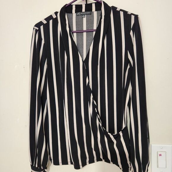Adrianna Papell Blouse Size Medium Black Striped Vneck - Picture 5 of 12